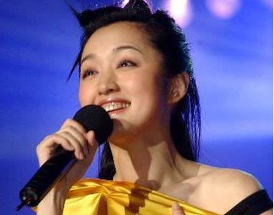 ����Ө����