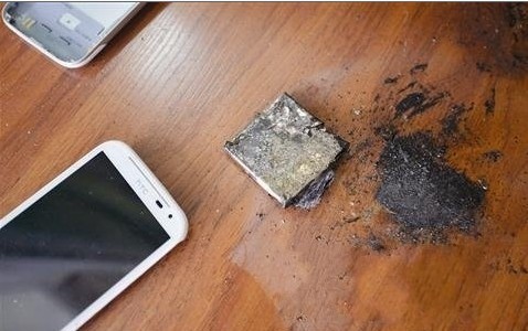 手机爆炸事件引关注 23岁女子被烧焦身亡